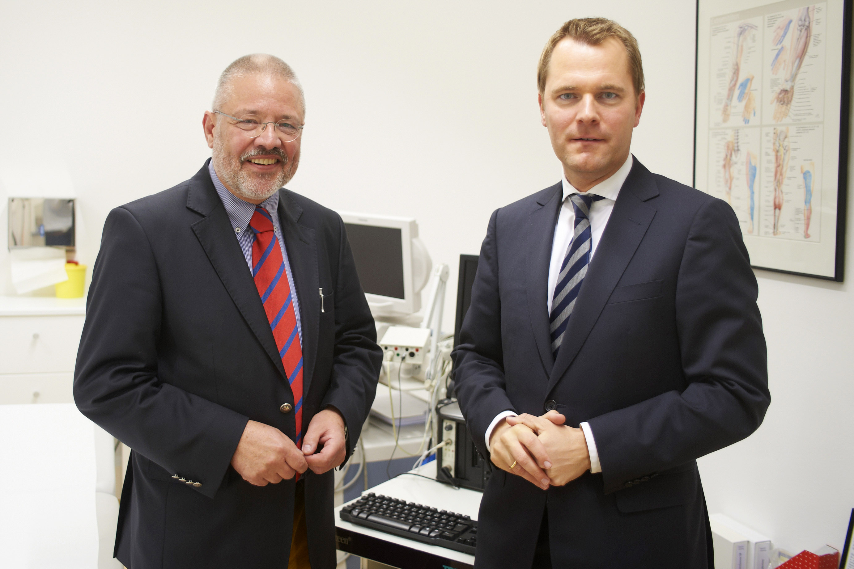Dr. Frank Bergmann, Vorsitzender des Berufsverbandes Deutscher Nervenärzte (BVDN), im Gespräch mit Bundesgesundheitsminister Daniel Bahr